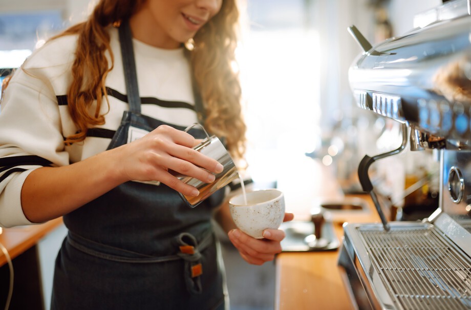 barista_foamingmelk_smitdorlas
